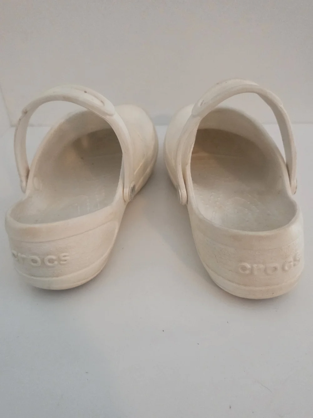 White/Cream Crocs Classic Clog Sandals Size 6